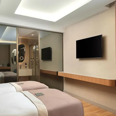 Hotel Shirisha 5*